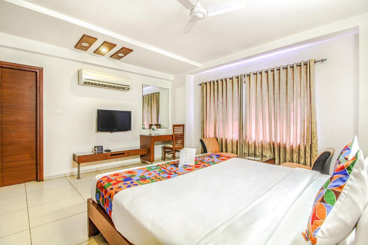 Fabhotel Hill View II Hitech City Хайдарабад Экстерьер фото